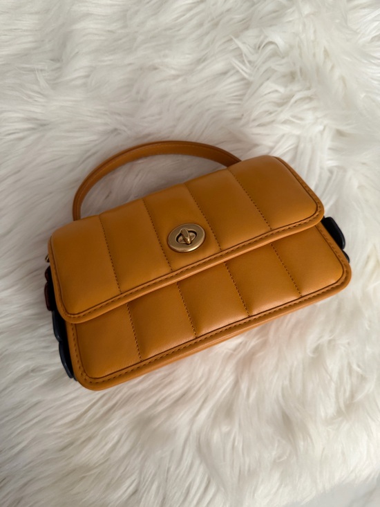 Coach Handbags - Coach Turnlock 20 Clutch